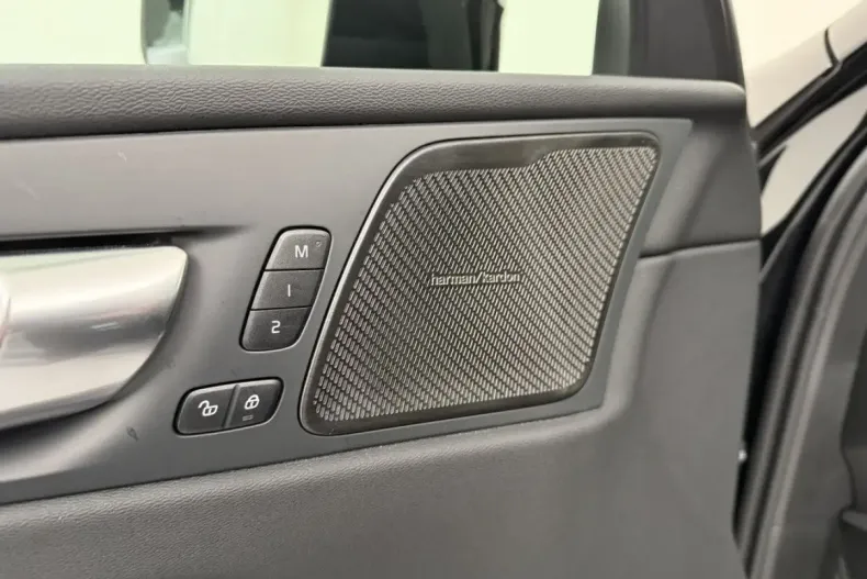 Volvo XC60 din 2023 cu 46.980 km - oferta VOL174525 - foto 14