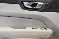 Volvo XC60 din 2023 cu 33.573 km - oferta VOL174526 - foto 8