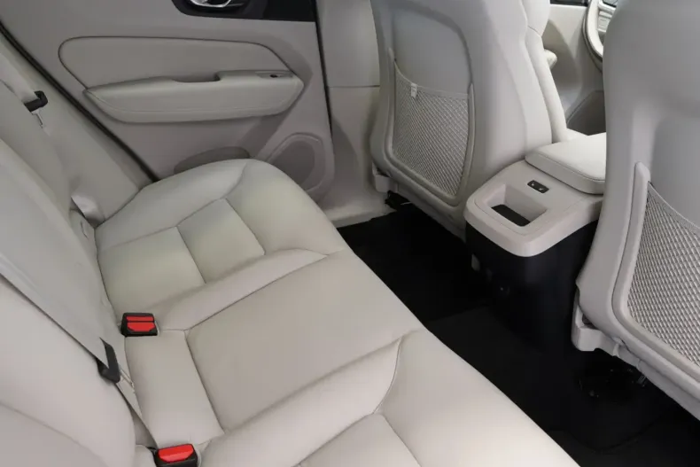 Volvo XC60 din 2023 cu 33.573 km - oferta VOL174526 - foto 17