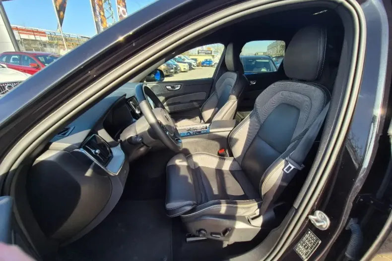 Volvo XC60 din 2023 cu 40.200 km - oferta VOL174528 - foto 7