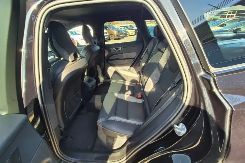 Volvo XC60 din 2023 cu 40.200 km - oferta VOL174528 - foto 13