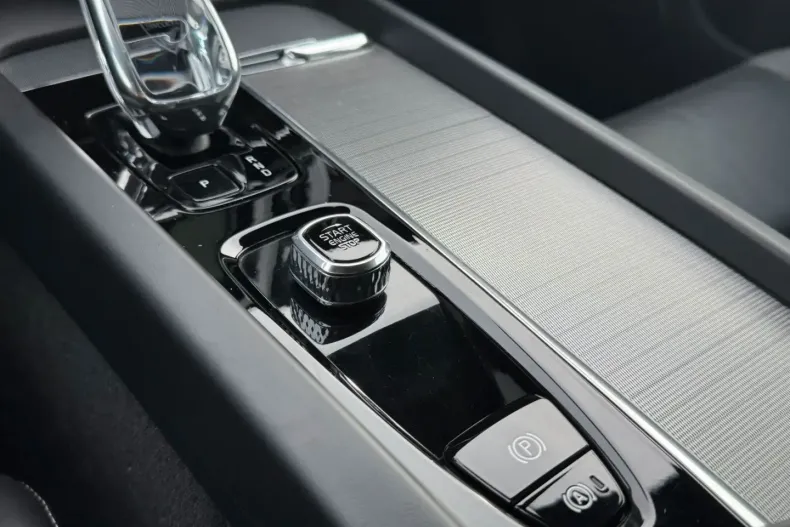 Volvo XC60 din 2022 cu 58.387 km - oferta VOL174538 - foto 22