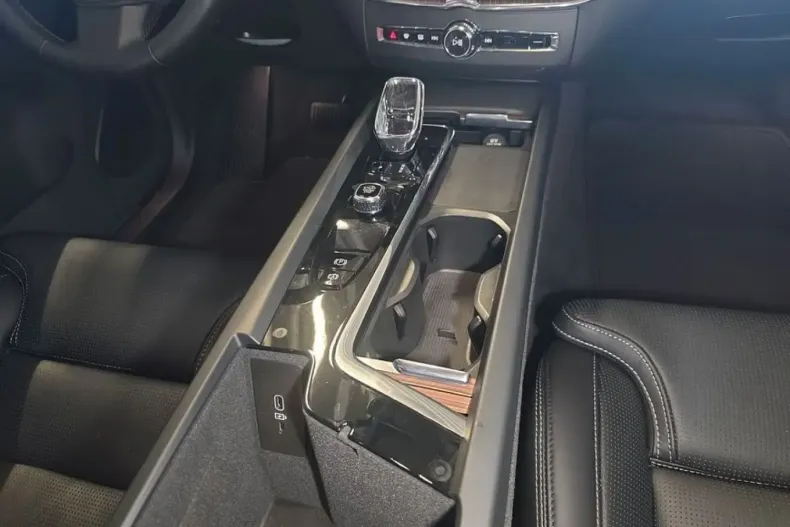 Volvo XC60 din 2023 cu 34.970 km - oferta VOL174540 - foto 17