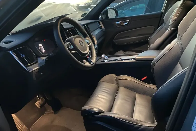 Volvo XC60 din 2023 cu 40.620 km - oferta VOL174542 - foto 3