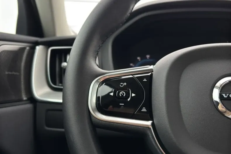 Volvo XC60 din 2023 cu 55.900 km - oferta VOL174551 - foto 19