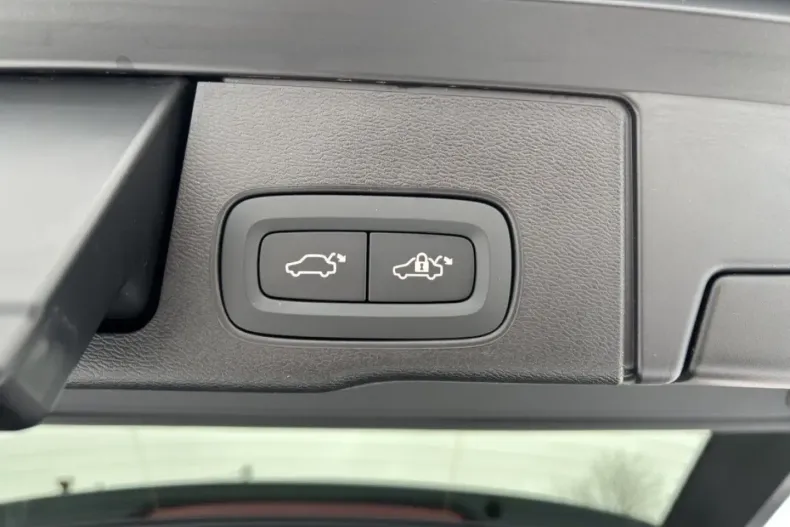 Volvo XC60 din 2023 cu 55.900 km - oferta VOL174551 - foto 23