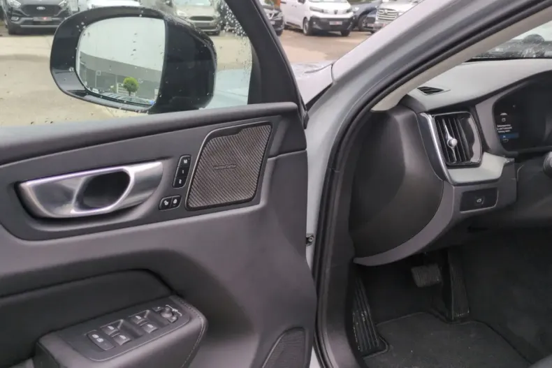 Volvo XC60 din 2023 cu 28.886 km - oferta VOL174553 - foto 8