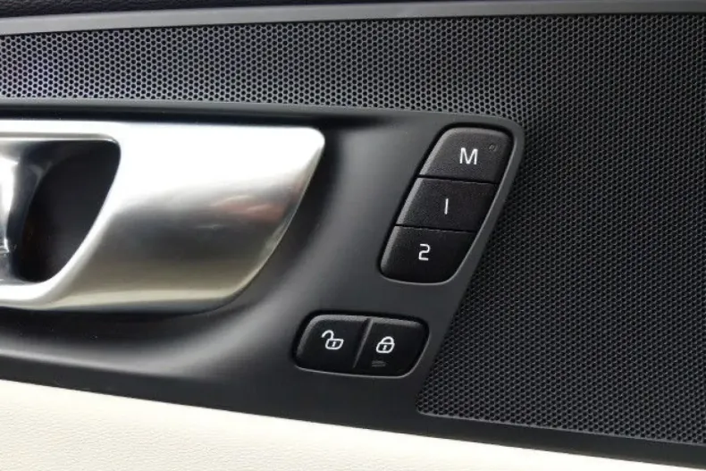 Volvo XC60 din 2023 cu 38.000 km - oferta VOL174556 - foto 13