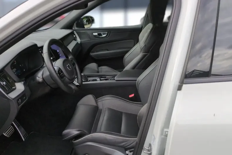 Volvo XC60 din 2022 cu 48.900 km - oferta VOL174557 - foto 9