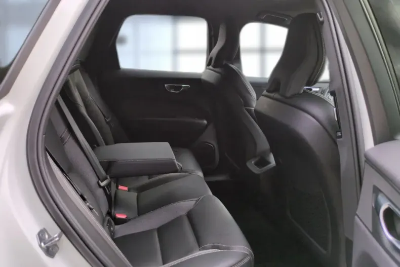 Volvo XC60 din 2022 cu 48.900 km - oferta VOL174557 - foto 18