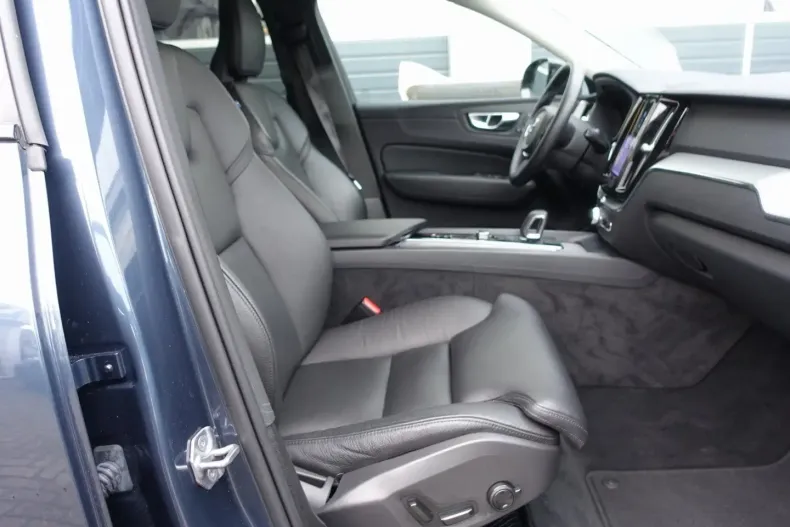 Volvo XC60 din 2022 cu 25.340 km - oferta VOL174559 - foto 10