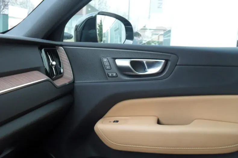 Volvo XC60 din 2022 cu 47.578 km - oferta VOL174564 - foto 34