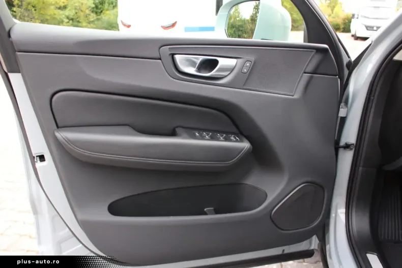 Volvo XC60 din 2023 cu 51.405 km - oferta VOL174565 - foto 12