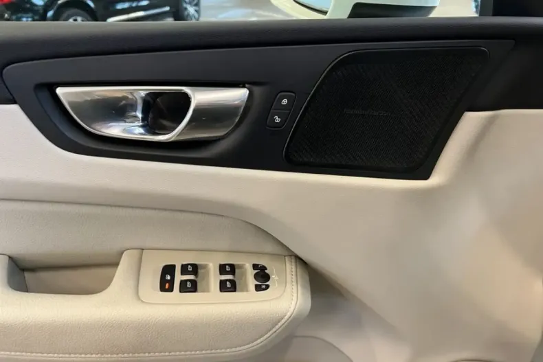 Volvo XC60 din 2022 cu 33.525 km - oferta VOL174568 - foto 17