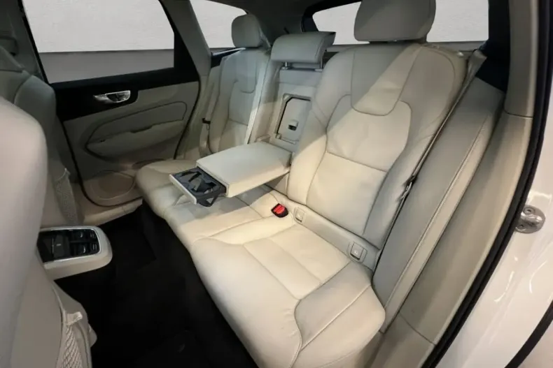 Volvo XC60 din 2022 cu 33.525 km - oferta VOL174568 - foto 18