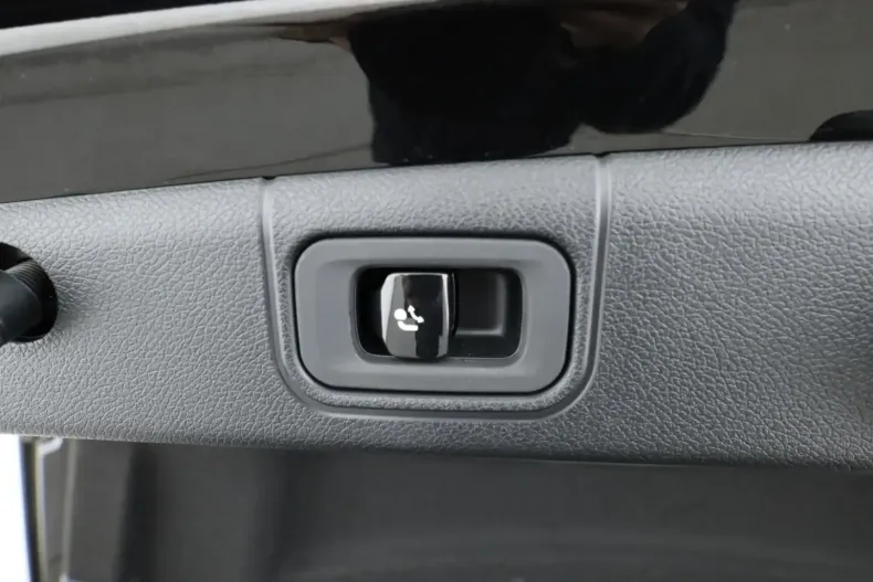 Mercedes-Benz E 220 din 2025 cu 12.393 km - oferta MER174574 - foto 25