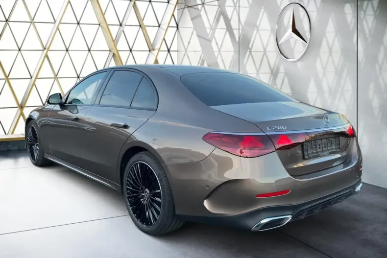 Mercedes-Benz E 200 din 2025 cu 13.638 km - oferta MER174579 - foto 4