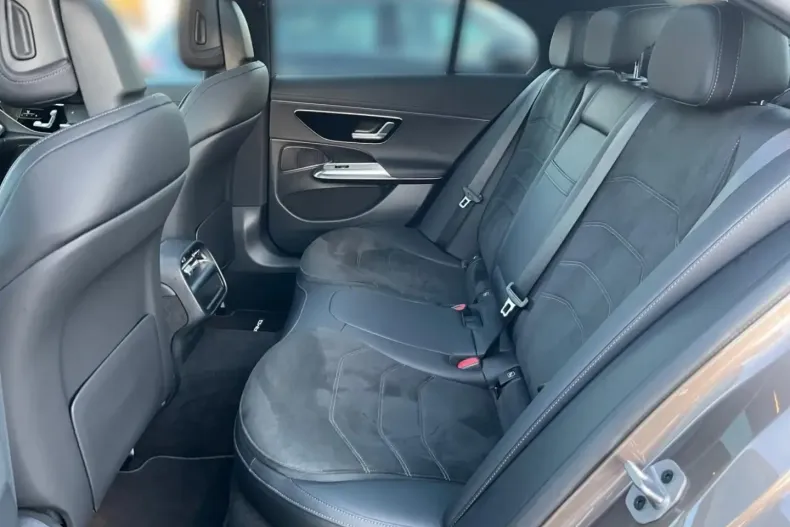 Mercedes-Benz E 200 din 2025 cu 13.638 km - oferta MER174579 - foto 11