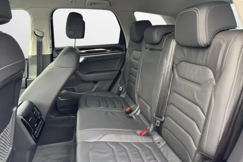 Volkswagen Touareg din 2025 cu 27.712 km - oferta VOL174594 - foto 9