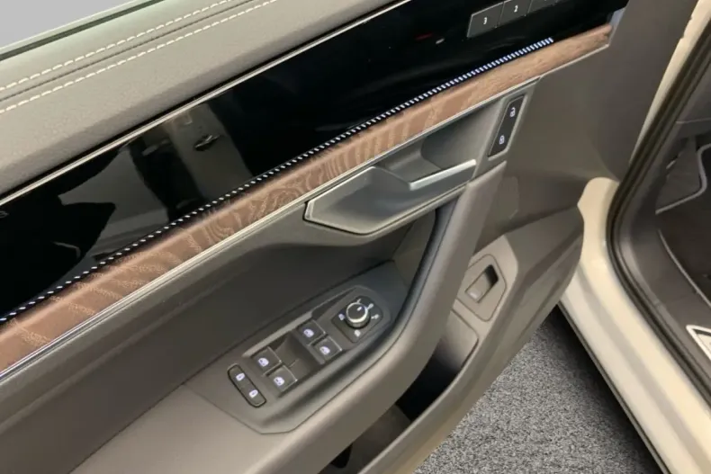 Volkswagen Touareg din 2025 cu 26.800 km - oferta VOL174595 - foto 9