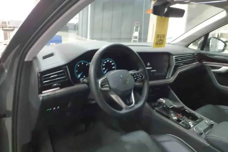 Volkswagen Touareg din 2024 cu 46.170 km - oferta VOL174601 - foto 4