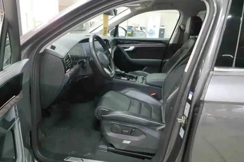 Volkswagen Touareg din 2024 cu 46.170 km - oferta VOL174601 - foto 7