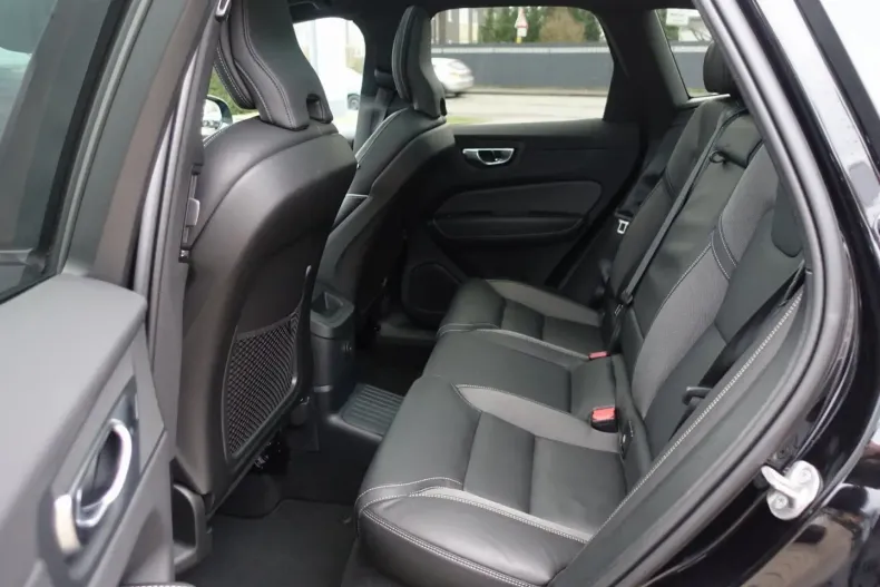 Volvo XC60 din 2024 cu 20.323 km - oferta VOL174631 - foto 11