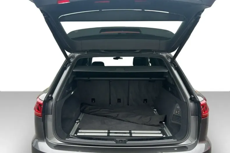 Volkswagen Touareg din 2022 cu 93.230 km - oferta VOL174670 - foto 6