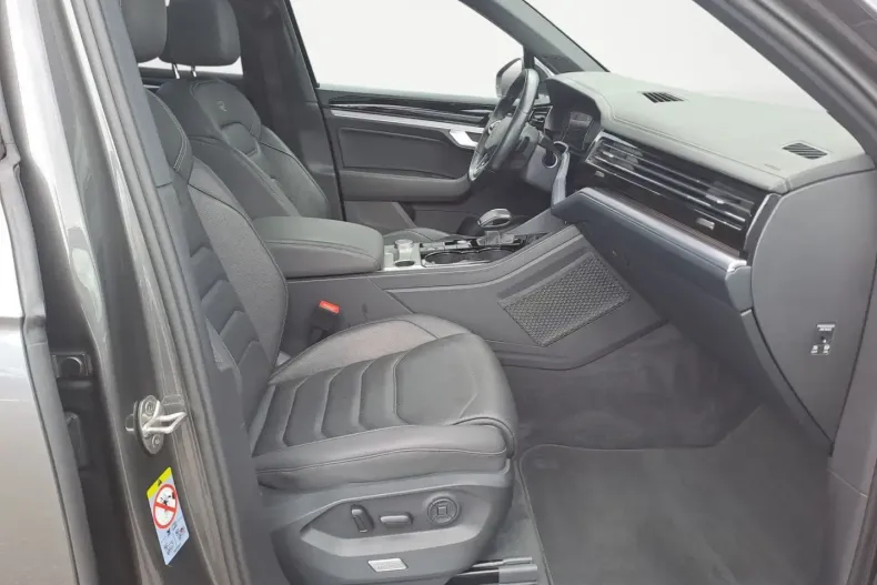 Volkswagen Touareg din 2022 cu 98.500 km - oferta VOL174676 - foto 8