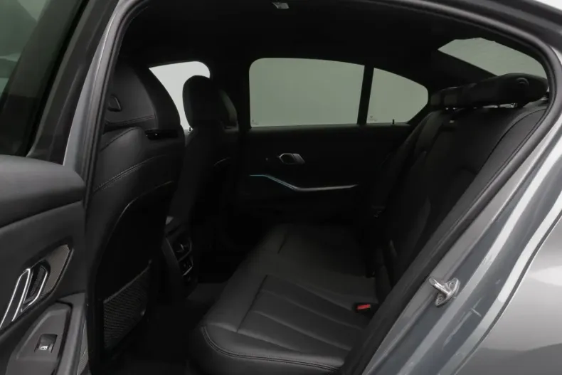 BMW 330 din 2022 cu 48.418 km - oferta BMW174685 - foto 25