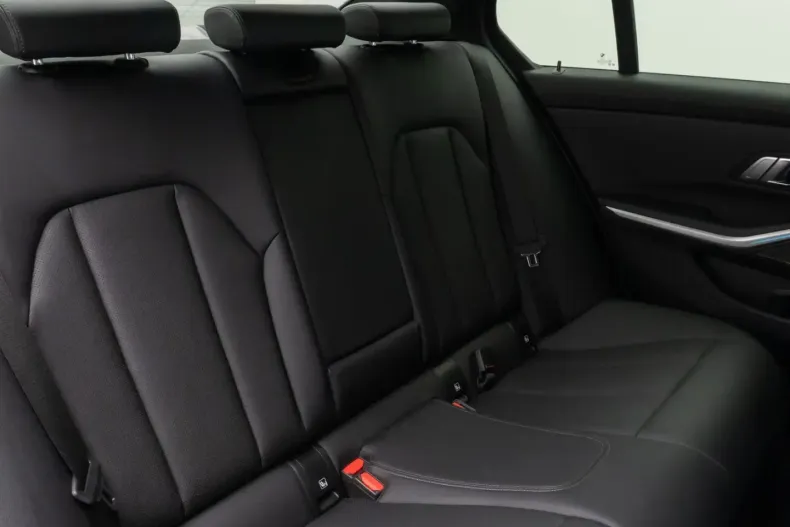 BMW 330 din 2022 cu 48.418 km - oferta BMW174685 - foto 29