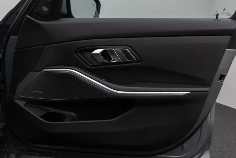 BMW 330 din 2022 cu 48.418 km - oferta BMW174685 - foto 30