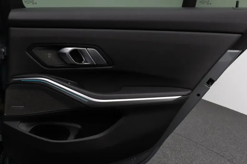 BMW 330 din 2022 cu 48.418 km - oferta BMW174685 - foto 31