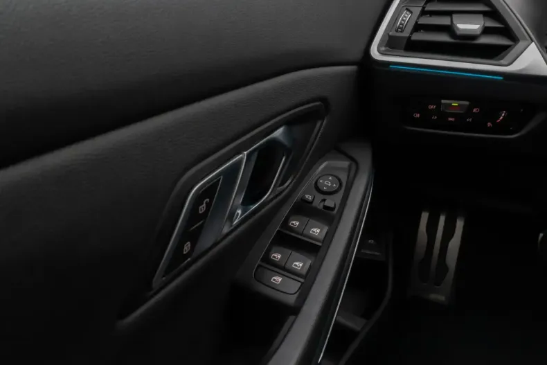 BMW 330 din 2022 cu 48.418 km - oferta BMW174685 - foto 33