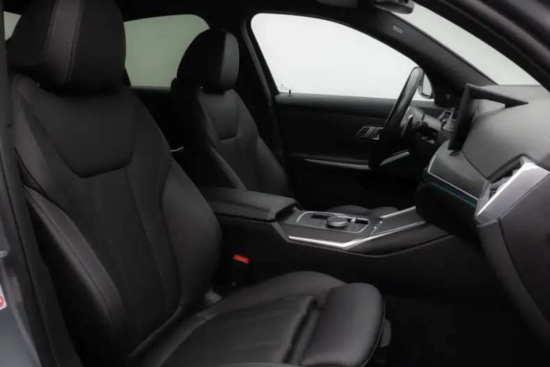 BMW 330 din 2022 cu 48.418 km - oferta BMW174685 - foto 35