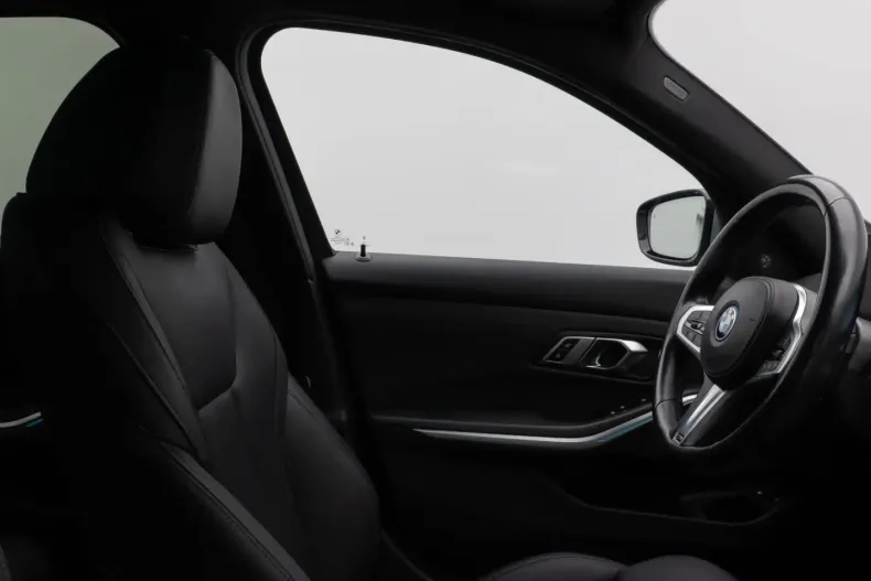 BMW 330 din 2022 cu 48.418 km - oferta BMW174685 - foto 36