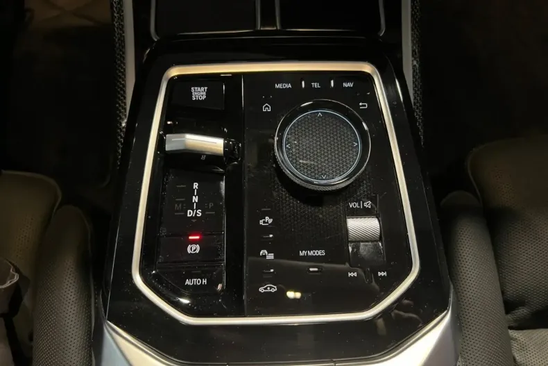 BMW 750 din 2024 cu 31.850 km - oferta BMW174696 - foto 31