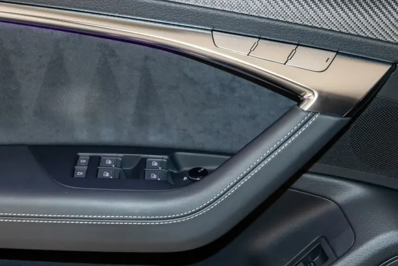 Audi RS6 din 2023 cu 43.799 km - oferta AUD174720 - foto 18