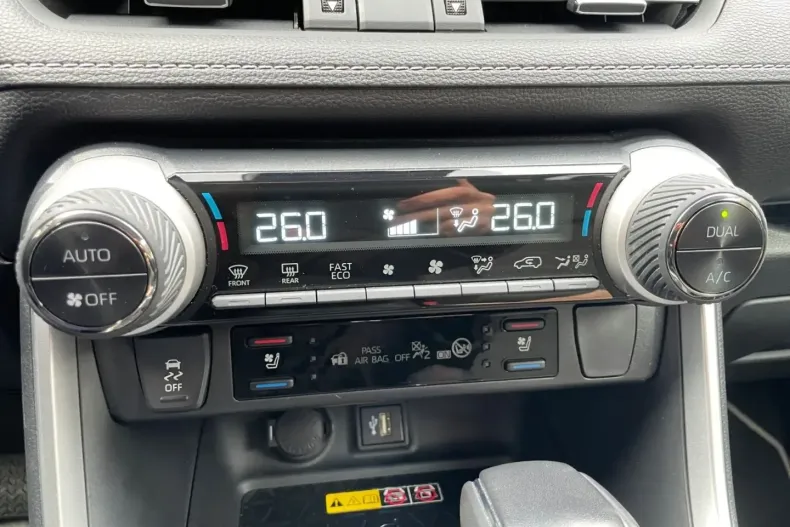 Toyota RAV4 din 2023 cu 47.950 km - oferta TOY174756 - foto 25