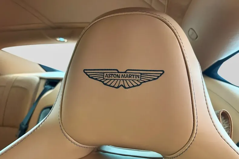 Aston Martin DB12 din 2024 cu 1.200 km - oferta AST174771 - foto 5