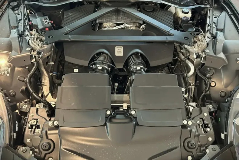 Aston Martin DB12 din 2024 cu 1.200 km - oferta AST174771 - foto 27