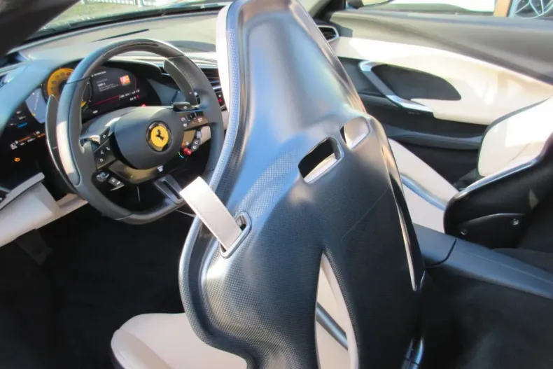 Ferrari 296 GTS din 2023 cu 2.200 km - oferta FER174775 - foto 8