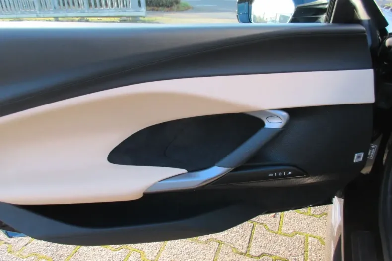 Ferrari 296 GTS din 2023 cu 2.200 km - oferta FER174775 - foto 12