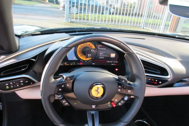 Ferrari 296 GTS din 2023 cu 2.200 km - oferta FER174775 - foto 13