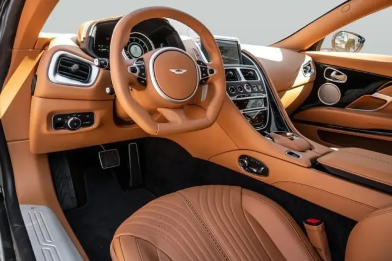 Aston Martin DB11 din 2023 cu 11.837 km - oferta AST174777 - foto 3