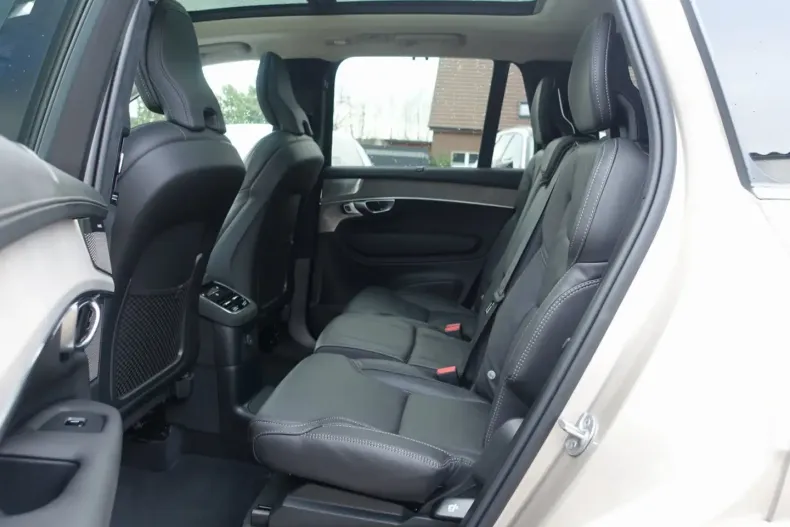 Volvo XC90 din 2025 cu 7.100 km - oferta VOL174790 - foto 9