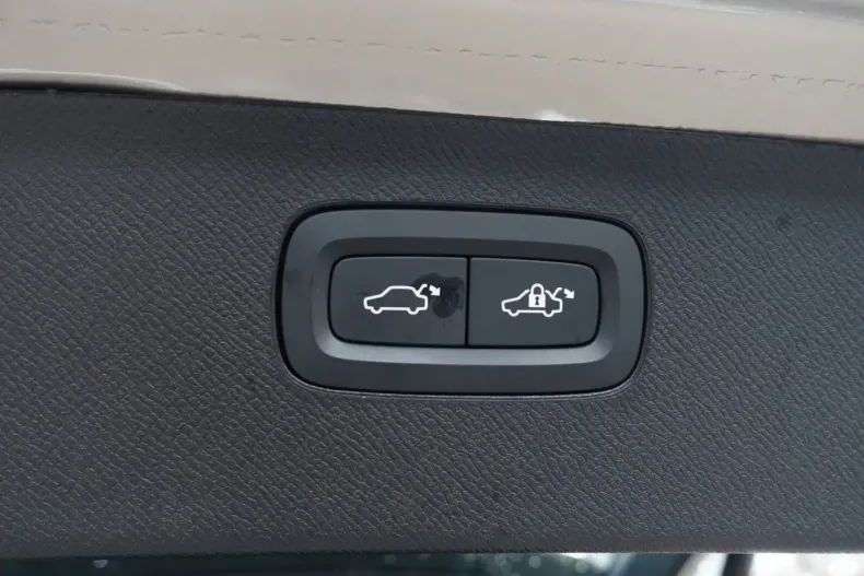 Volvo XC90 din 2025 cu 7.100 km - oferta VOL174790 - foto 28