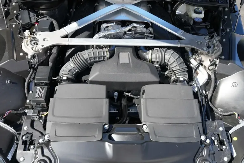 Aston Martin V8 Vantage din 2022 cu 5.138 km - oferta AST174794 - foto 10