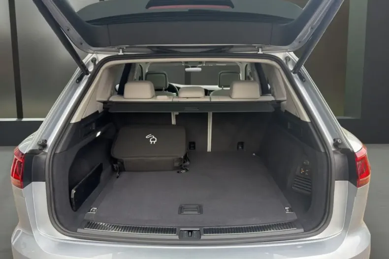 Volkswagen Touareg din 2021 cu 73.894 km - oferta VOL174795 - foto 12