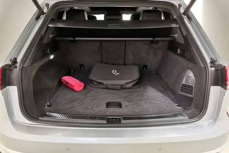 Volkswagen Touareg din 2021 cu 50.500 km - oferta VOL174796 - foto 24